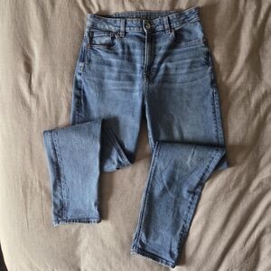 American Eagle Outfitters Medium Blue High-Rise Mom Jeans Size 8 Extra Long